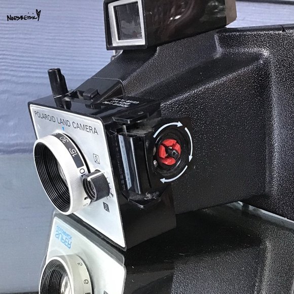 Vintage 70s Polaroid Land Camera - Picture 6 of 9